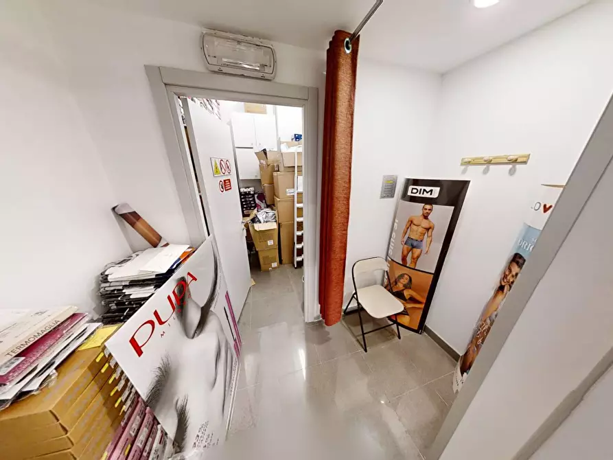 Immagine 11 di Attività commerciale in vendita  in Via San Domenico Savio a Lecce