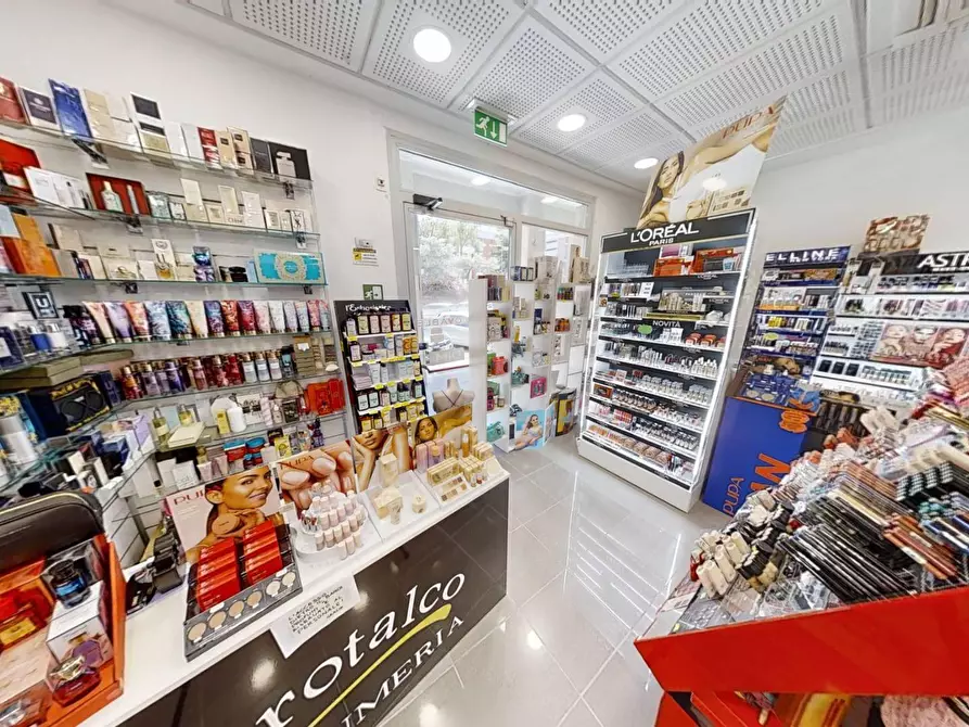 Immagine 5 di Attività commerciale in vendita  in Via San Domenico Savio a Lecce