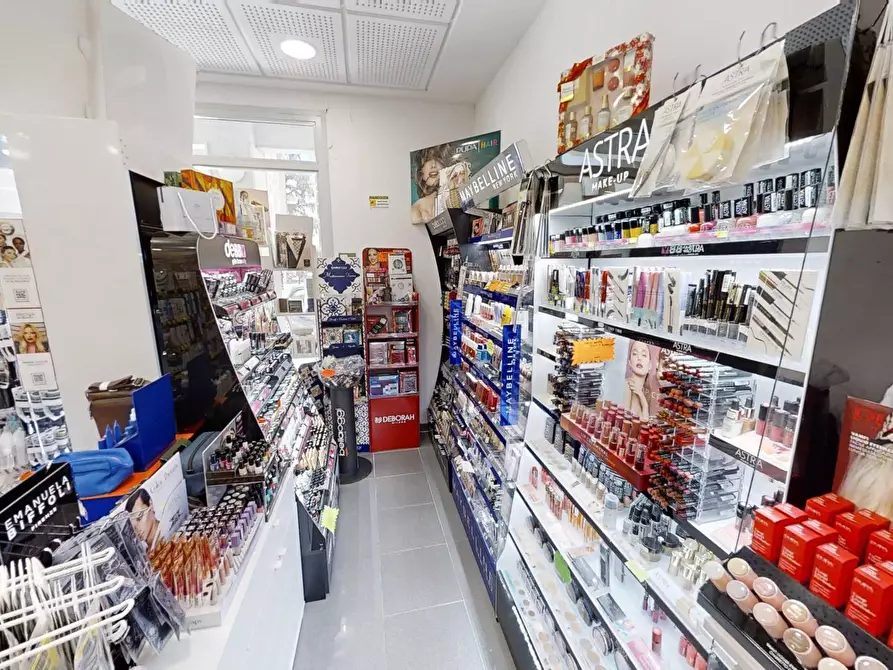 Immagine 6 di Attività commerciale in vendita  in Via San Domenico Savio a Lecce