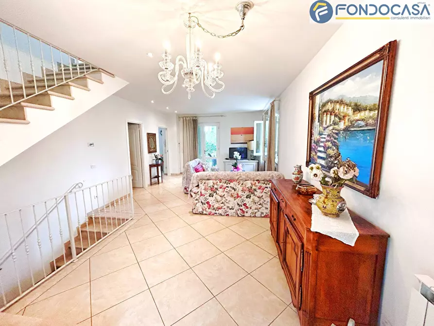 Immagine 7 di Villa in vendita  in via montanara a Pietrasanta