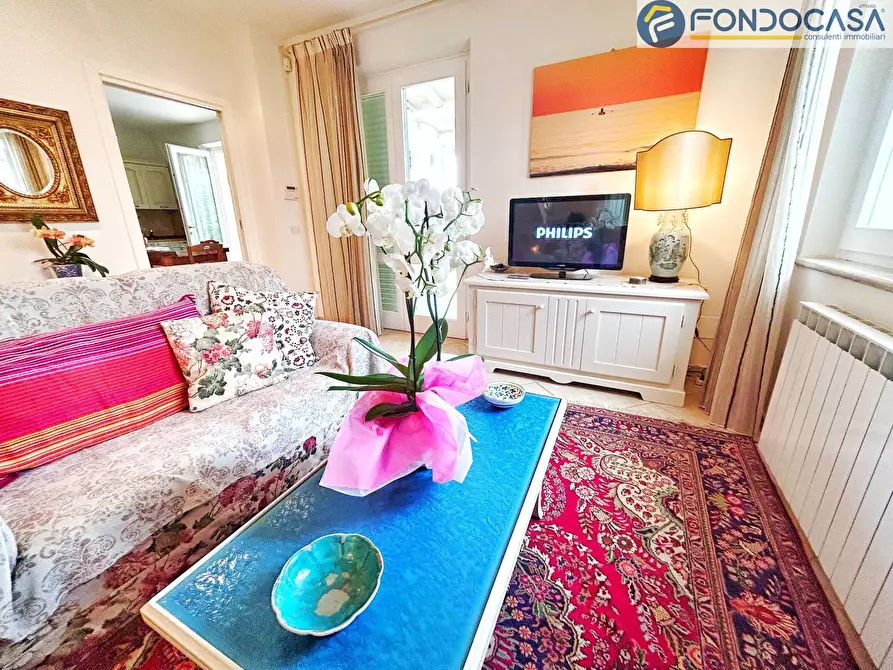 Immagine 9 di Villa in vendita  in via montanara a Pietrasanta