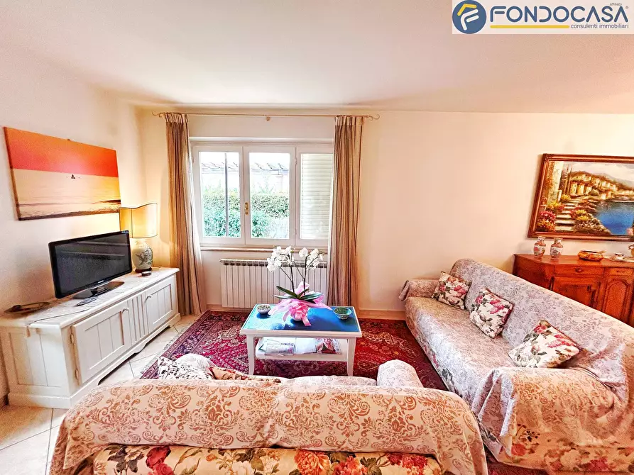 Immagine 8 di Villa in vendita  in via montanara a Pietrasanta