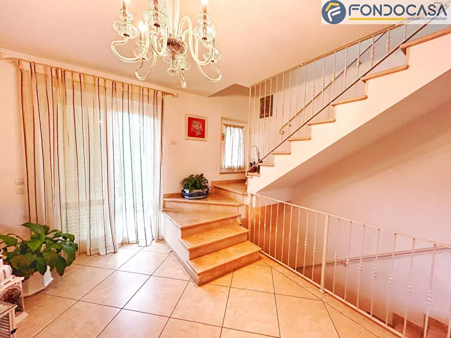 Immagine 15 di Villa in vendita  in via montanara a Pietrasanta