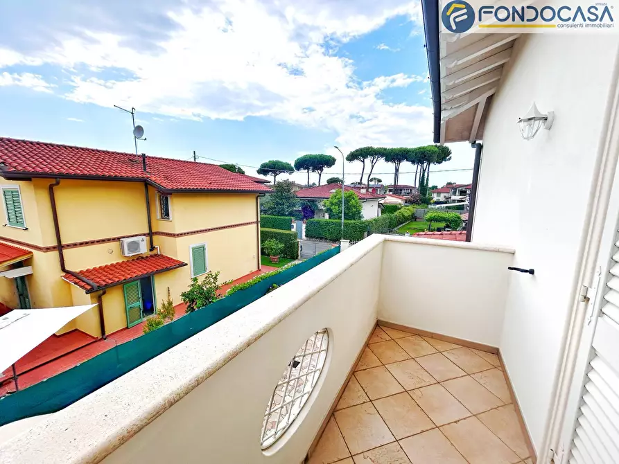 Immagine 19 di Villa in vendita  in via montanara a Pietrasanta