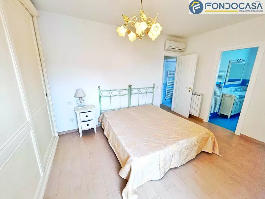 Immagine 28 di Villa in vendita  in via montanara a Pietrasanta