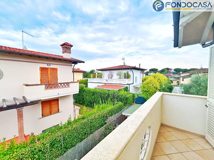 Immagine 30 di Villa in vendita  in via montanara a Pietrasanta