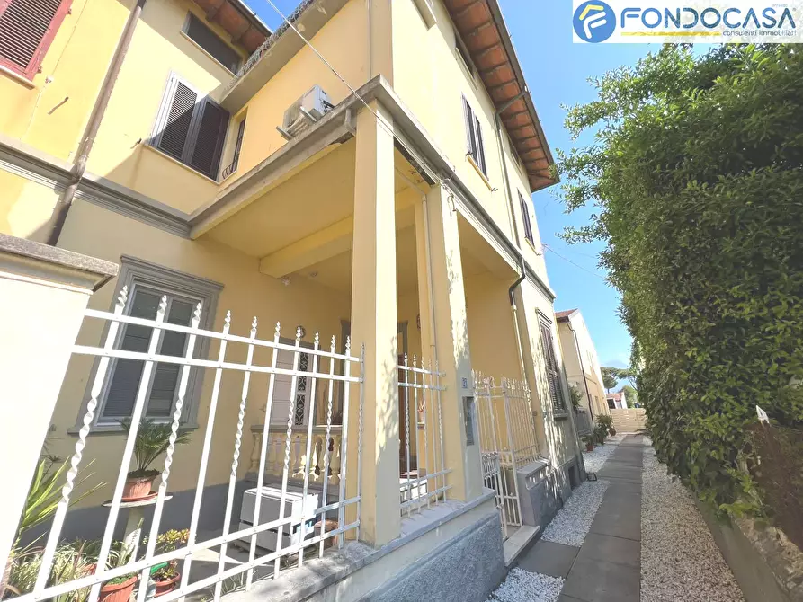 Immagine 4 di Appartamento in vendita  in Via Risorgimento a Forte Dei Marmi