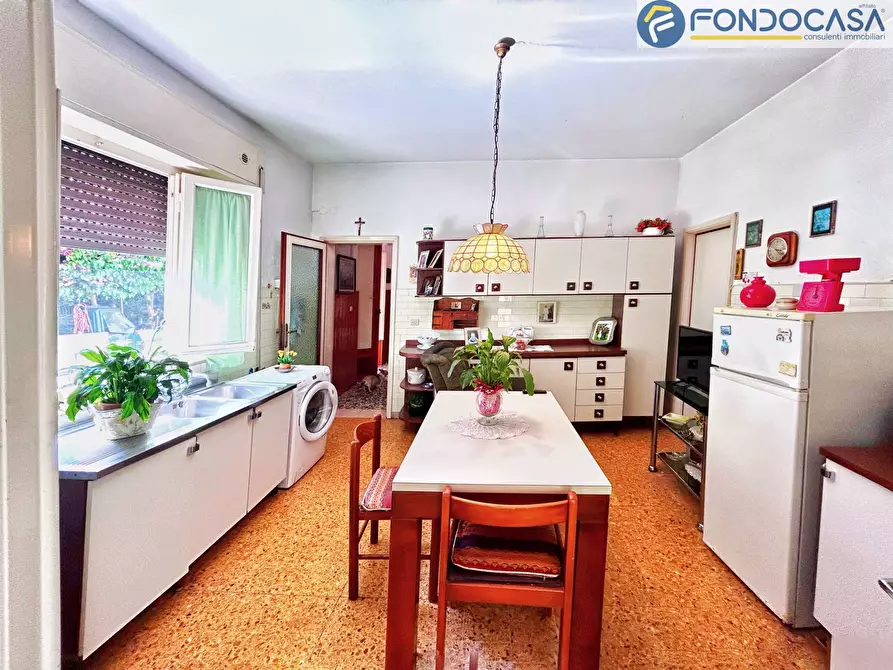 Immagine 6 di Villa in vendita  in via della quercia a Pietrasanta