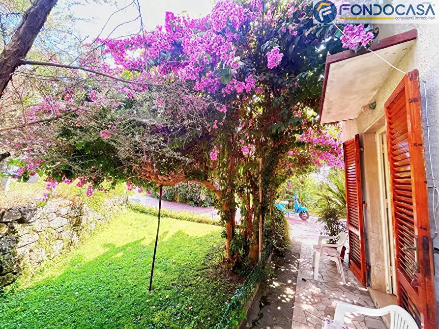 Immagine 10 di Villa in vendita  in via della quercia a Pietrasanta