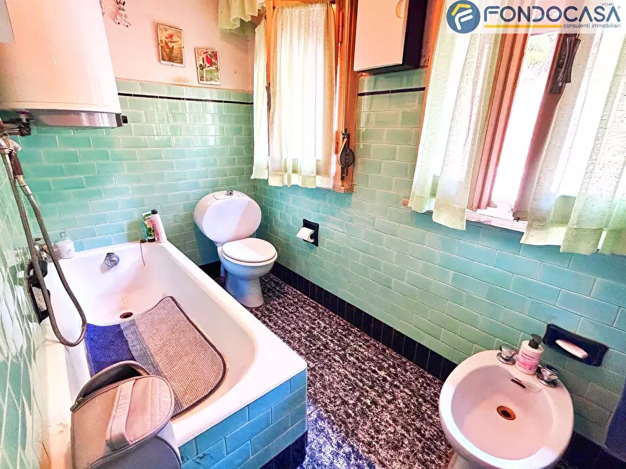 Immagine 25 di Villa in vendita  in via della quercia a Pietrasanta