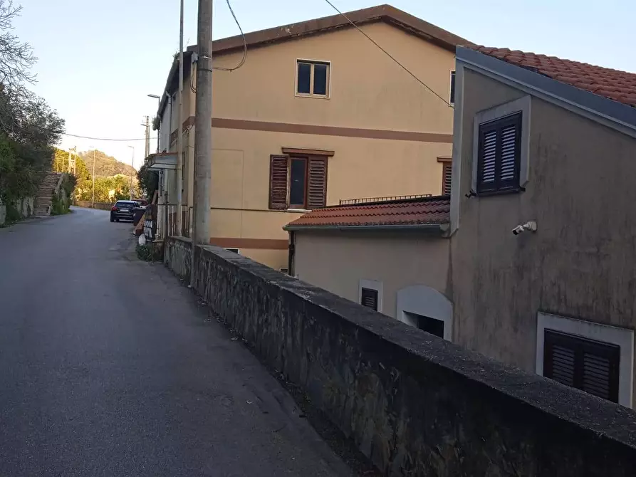 Immagine 1 di Appartamento in vendita  in Via Casa Sapere a Salerno