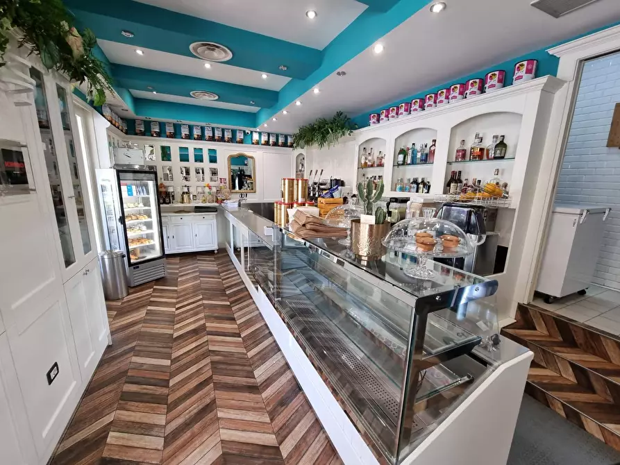 Immagine 4 di Attività commerciale in vendita  a Marigliano