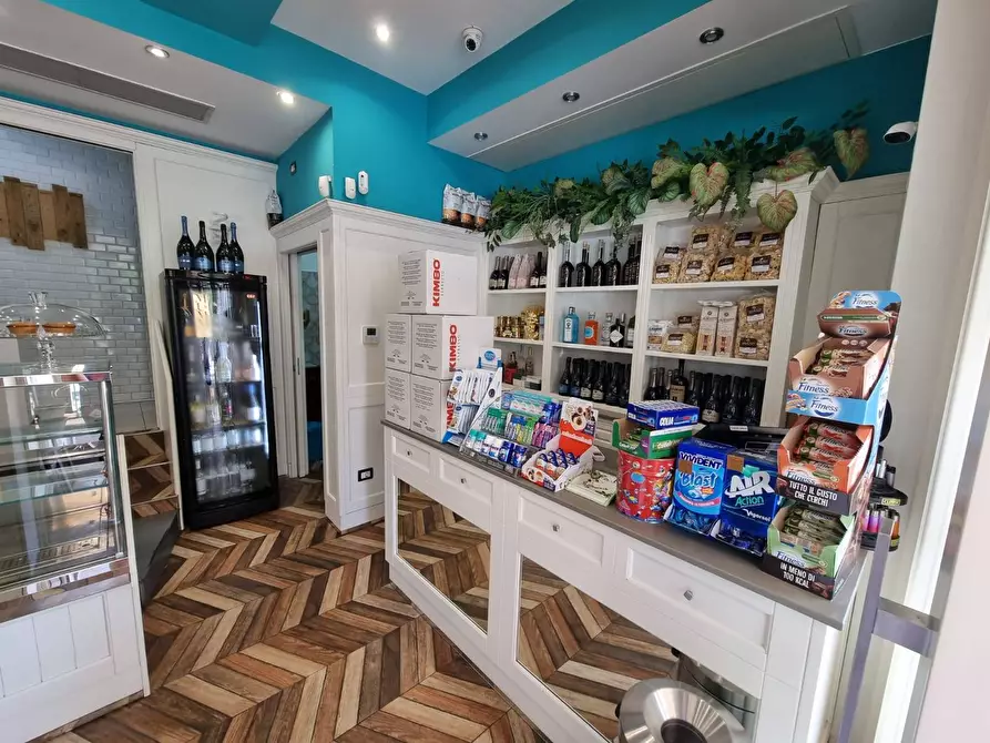 Immagine 5 di Attività commerciale in vendita  a Marigliano