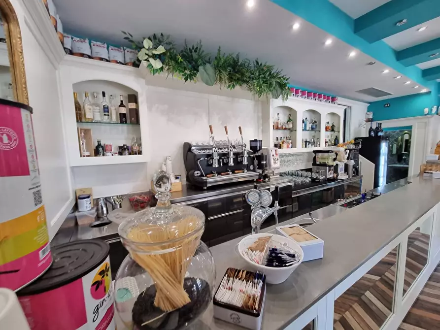 Immagine 3 di Attività commerciale in vendita  a Marigliano