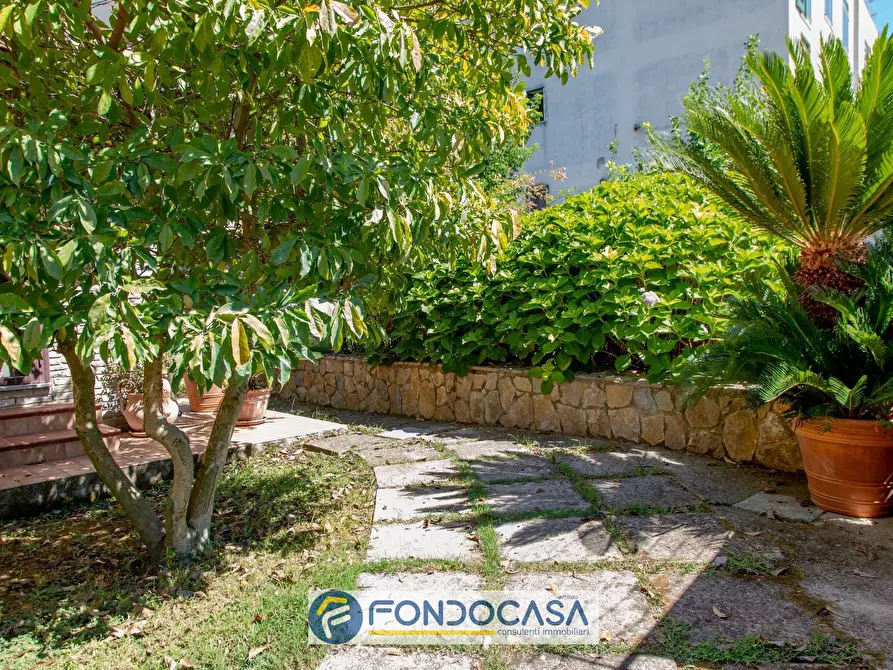 Immagine 7 di Villa in vendita  in Via Postiglione a Salerno