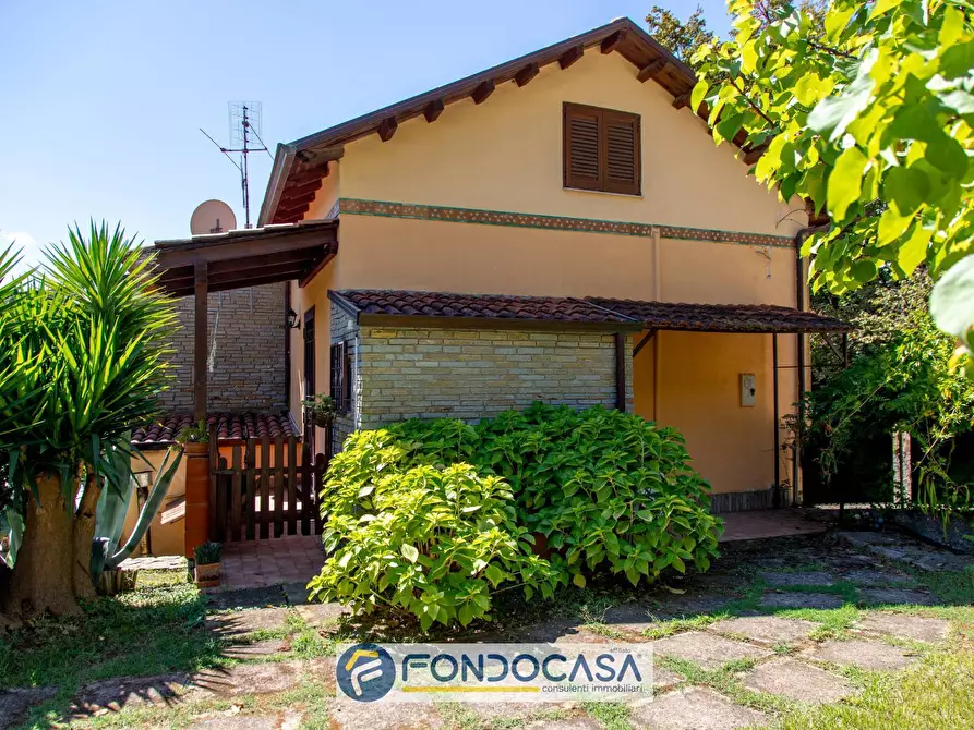 Immagine 2 di Villa in vendita  in Via Postiglione a Salerno