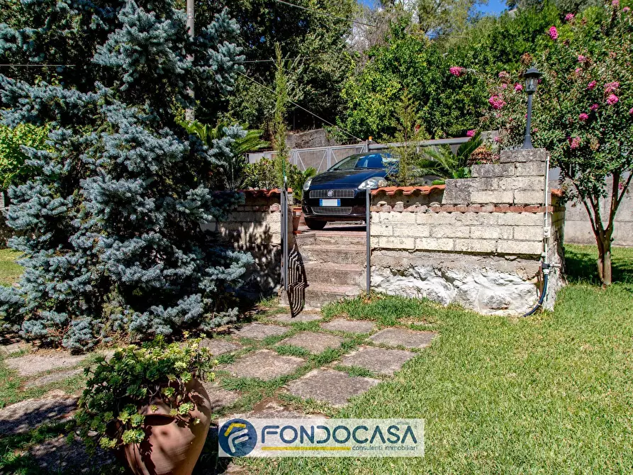 Immagine 14 di Villa in vendita  in Via Postiglione a Salerno