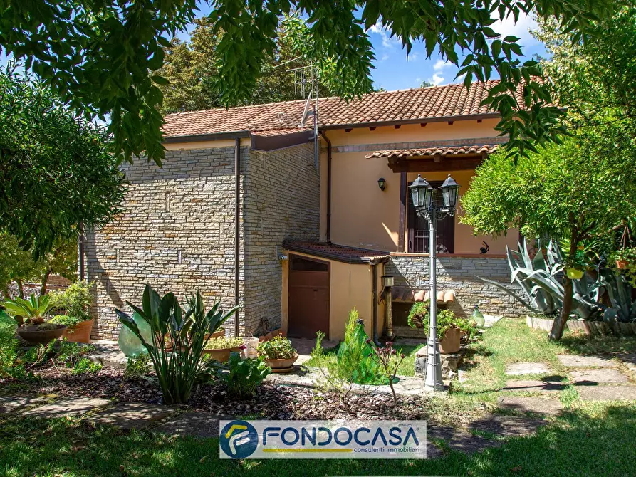 Immagine 18 di Villa in vendita  in Via Postiglione a Salerno