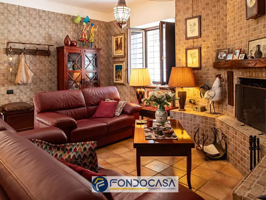 Immagine 25 di Villa in vendita  in Via Postiglione a Salerno