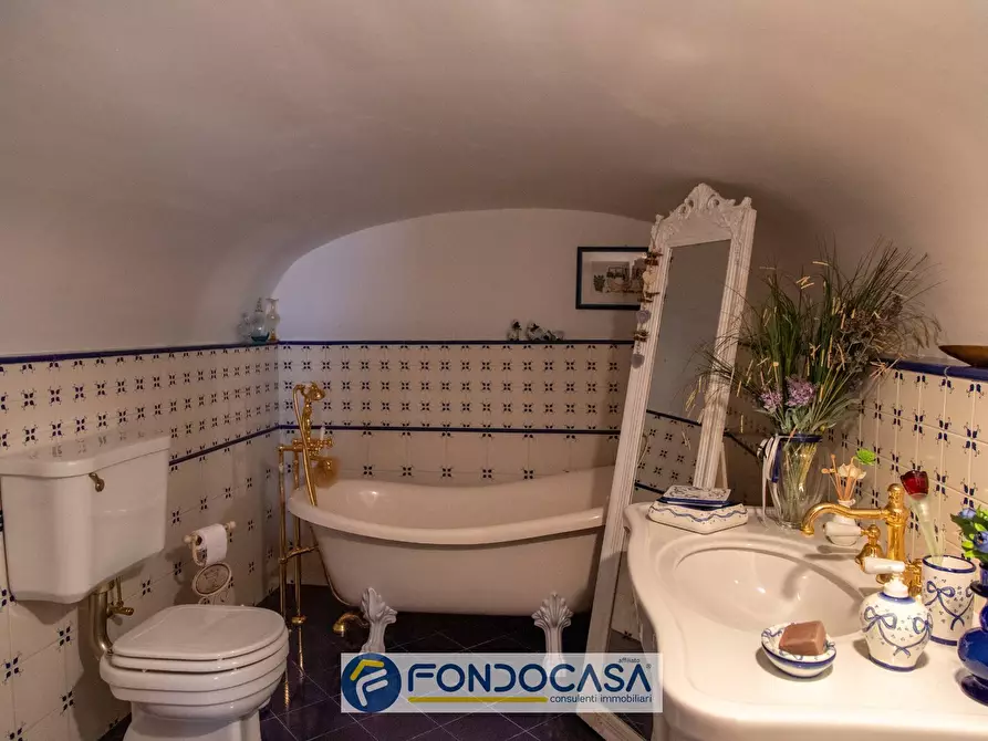 Immagine 30 di Villa in vendita  in Via Postiglione a Salerno