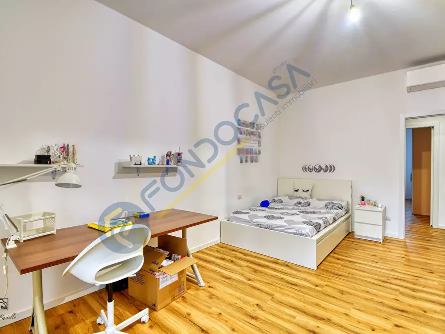 Immagine 21 di Villa in vendita  in VIA DONIZETTI a Casorezzo