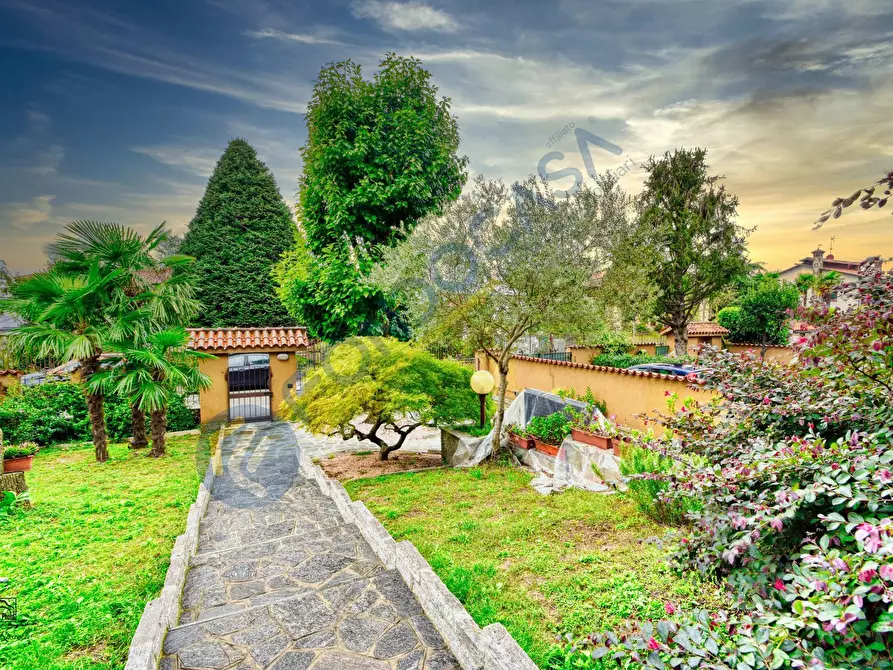 Immagine 22 di Villa in vendita  in VIA DONIZETTI a Casorezzo