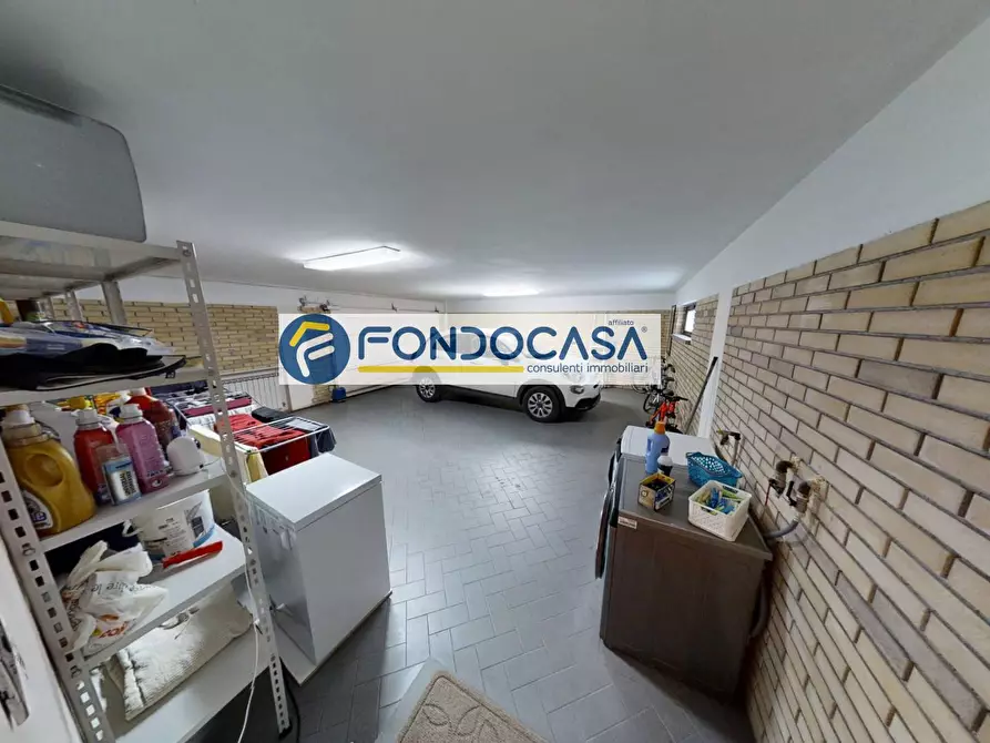 Immagine 30 di Villa in vendita  in Via Ancona a Brindisi