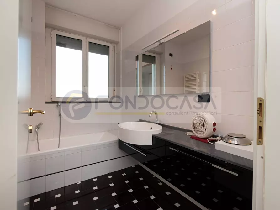 Immagine 18 di Appartamento in vendita  in Via Trasimeno a Milano