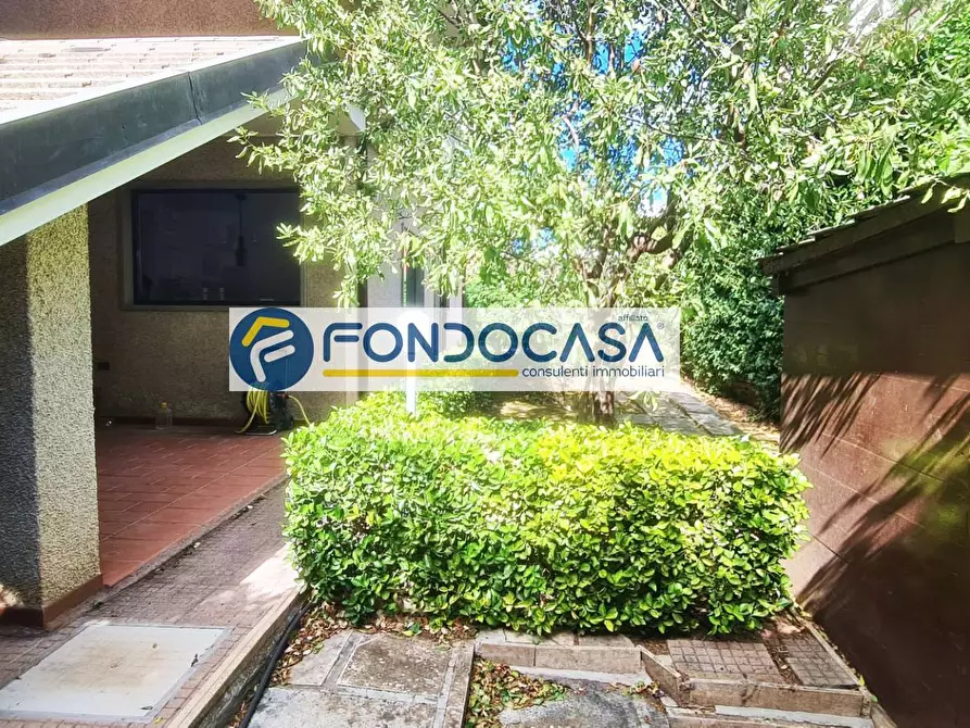 Immagine 21 di Villa in vendita  in Via Ancona a Brindisi