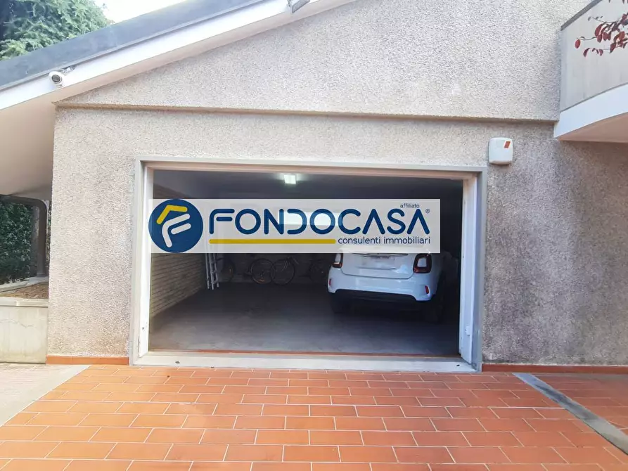 Immagine 27 di Villa in vendita  in Via Ancona a Brindisi