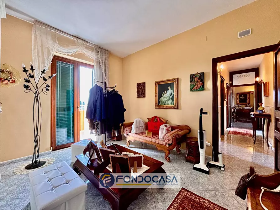 Immagine 11 di Palazzo in vendita  in via appia sud a Sant'antimo