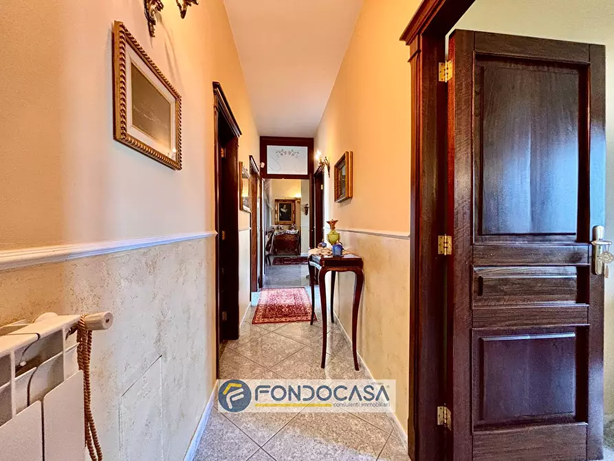 Immagine 13 di Palazzo in vendita  in via appia sud a Sant'antimo