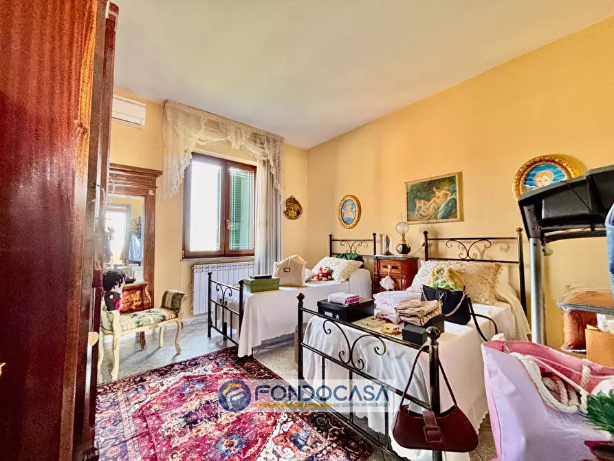 Immagine 14 di Palazzo in vendita  in via appia sud a Sant'antimo