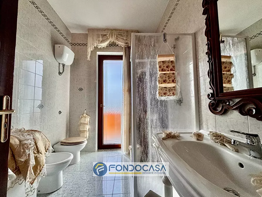 Immagine 16 di Palazzo in vendita  in via appia sud a Sant'antimo