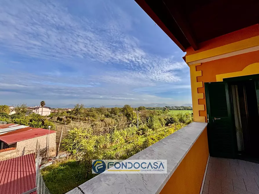 Immagine 21 di Palazzo in vendita  in via appia sud a Sant'antimo