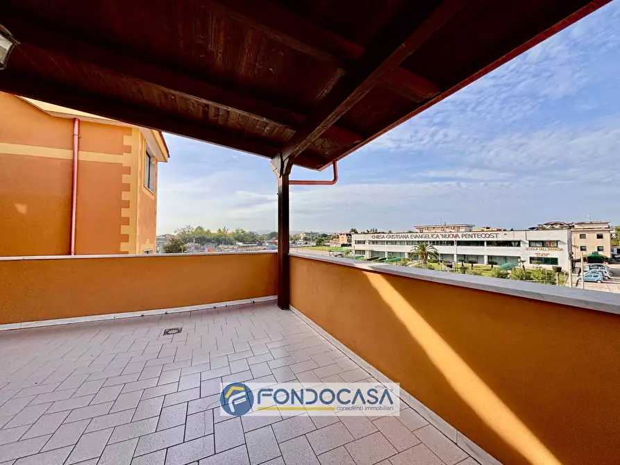 Immagine 23 di Palazzo in vendita  in via appia sud a Sant'antimo