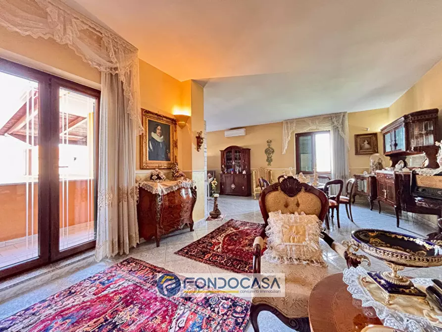 Immagine 29 di Palazzo in vendita  in via appia sud a Sant'antimo