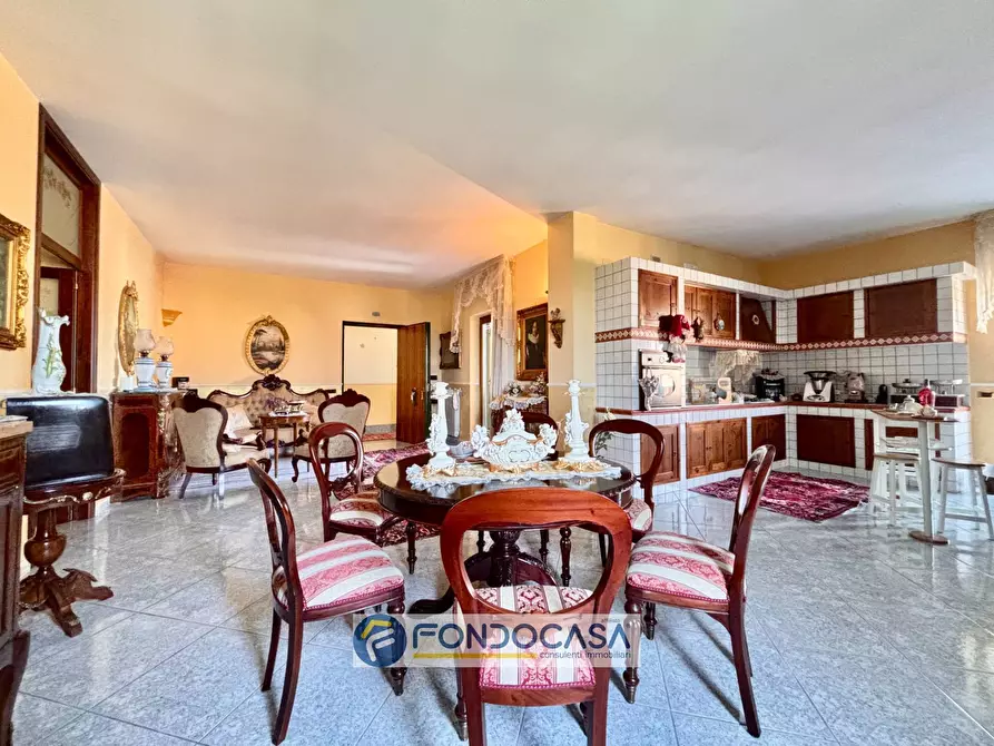 Immagine 30 di Palazzo in vendita  in via appia sud a Sant'antimo