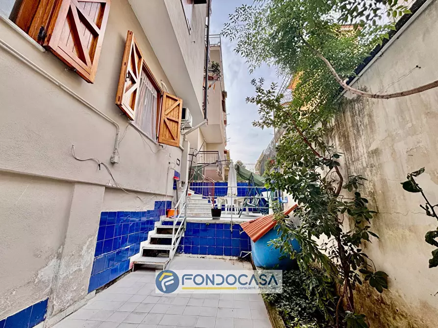 Immagine 29 di Appartamento in vendita  in via  repubblica di san marino a Sant'antimo