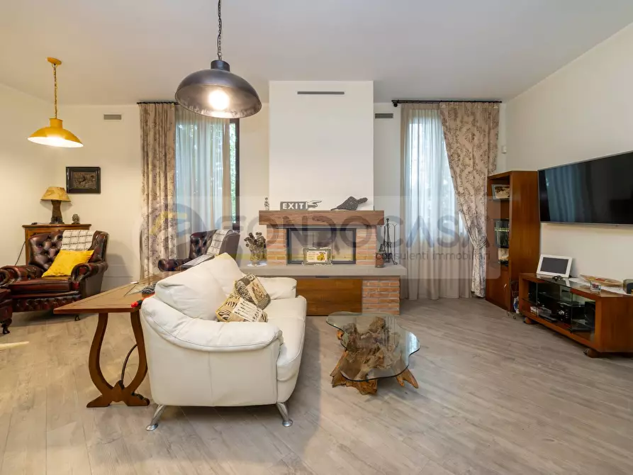 Immagine 5 di Villa in vendita  in Via Roma a Mediglia