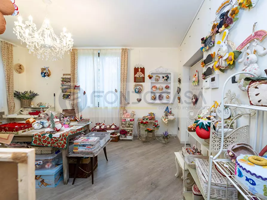 Immagine 14 di Villa in vendita  in Via Roma a Mediglia