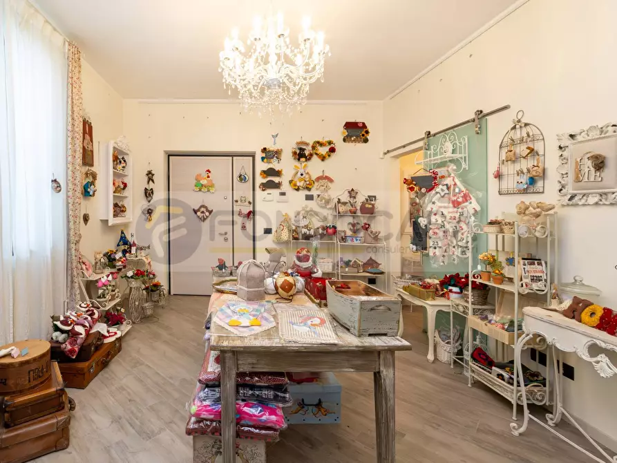 Immagine 15 di Villa in vendita  in Via Roma a Mediglia