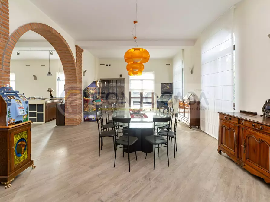 Immagine 20 di Villa in vendita  in Via Roma a Mediglia