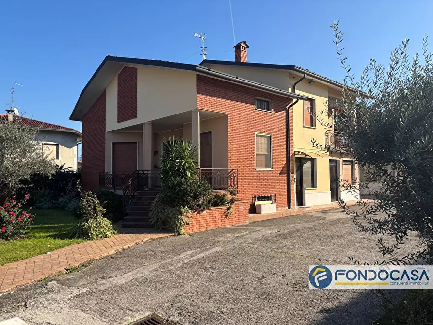 Immagine 1 di Villa in vendita  in via Martiri libertà a Ospitaletto