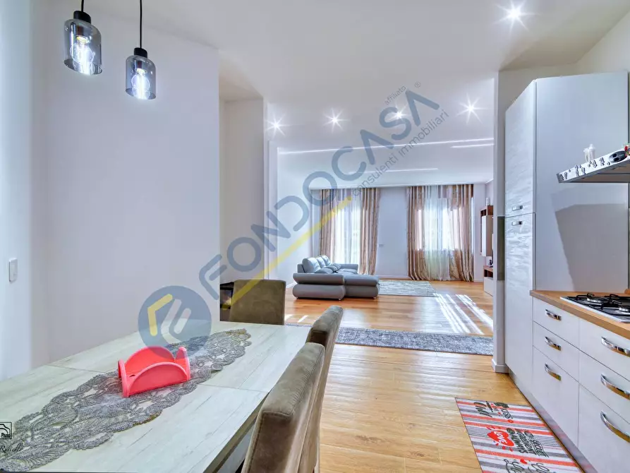 Immagine 5 di Appartamento in vendita  in VIALE DEI MILLE a Limbiate