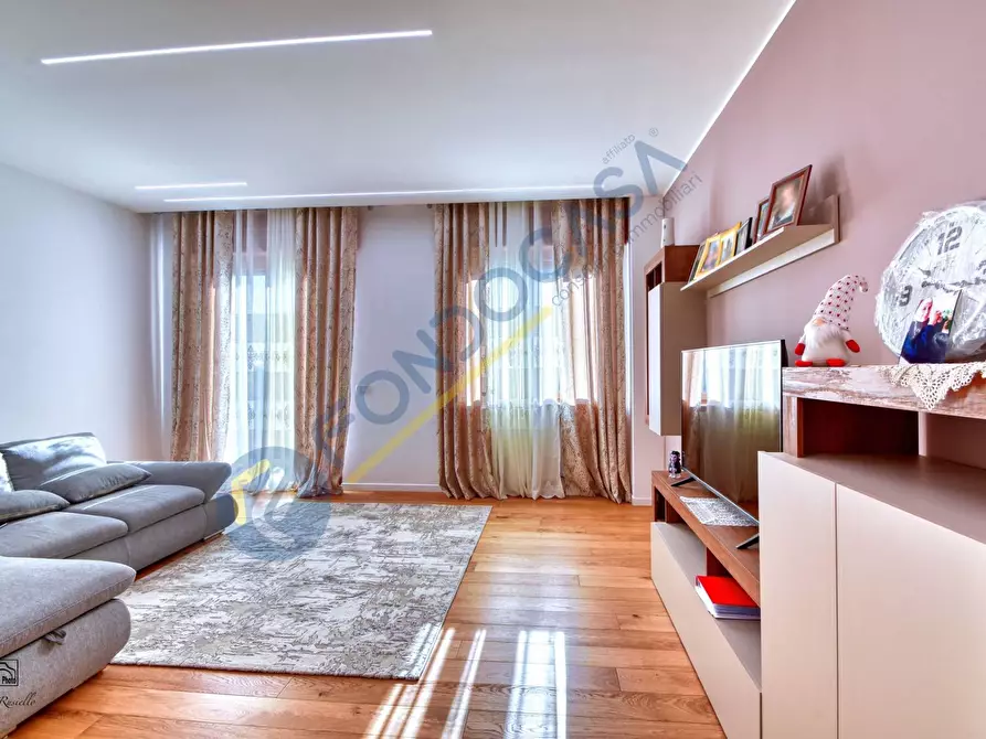 Immagine 14 di Appartamento in vendita  in VIALE DEI MILLE a Limbiate