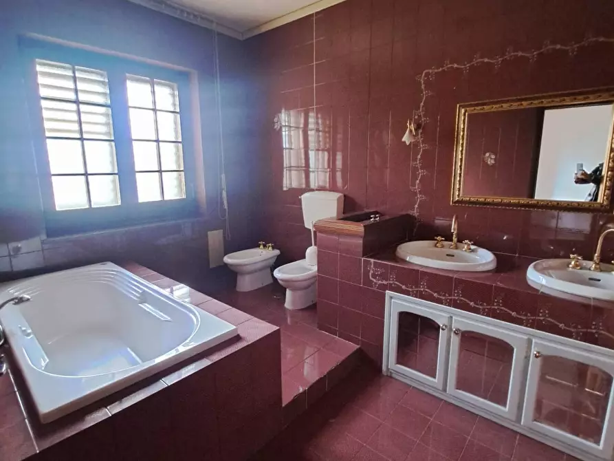 Immagine 17 di Villa in vendita  a Castello Di Cisterna