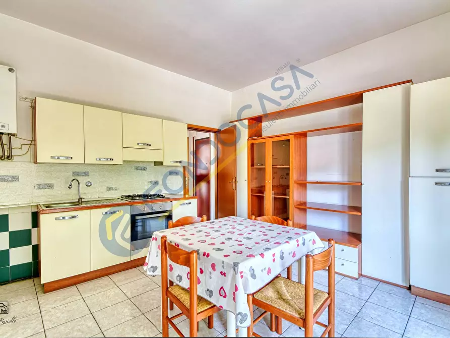 Immagine 2 di Appartamento in vendita  in Via Trieste a Limbiate