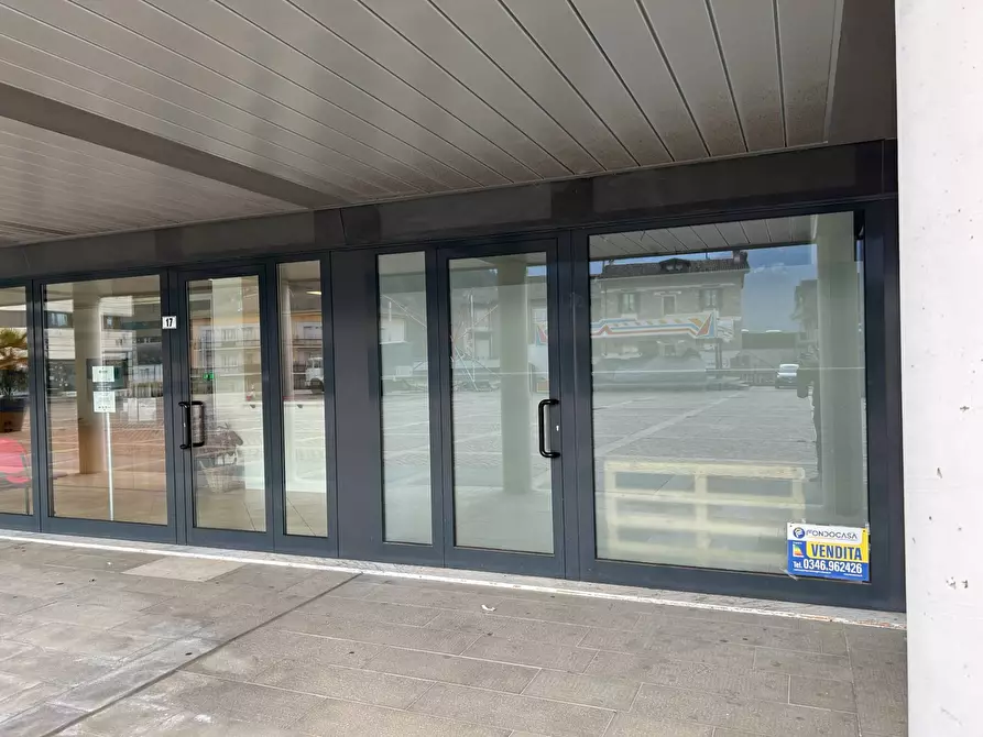 Immagine 4 di Ufficio in vendita  in Piazza Manzù a Clusone