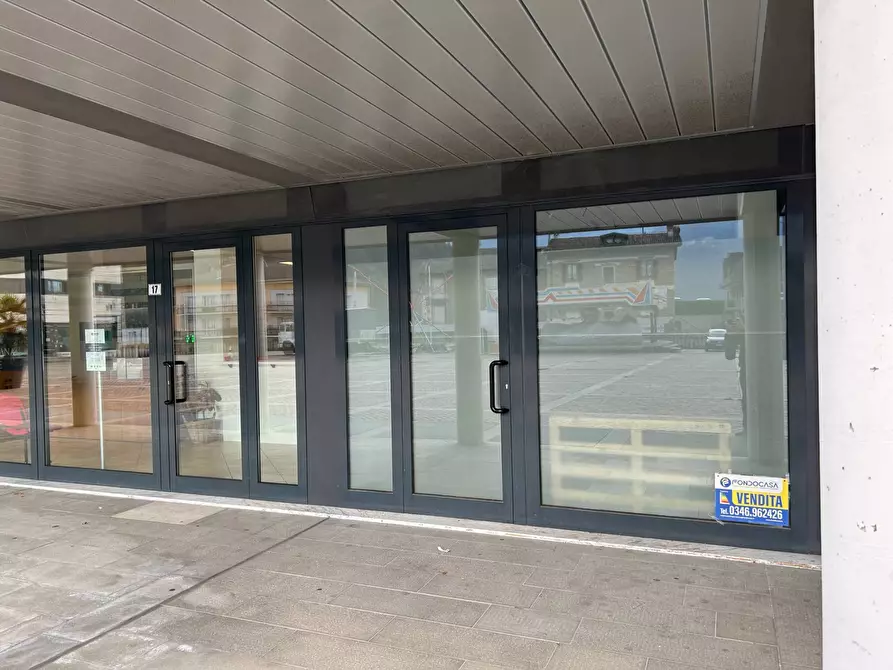 Immagine 5 di Ufficio in vendita  in Piazza Manzù a Clusone